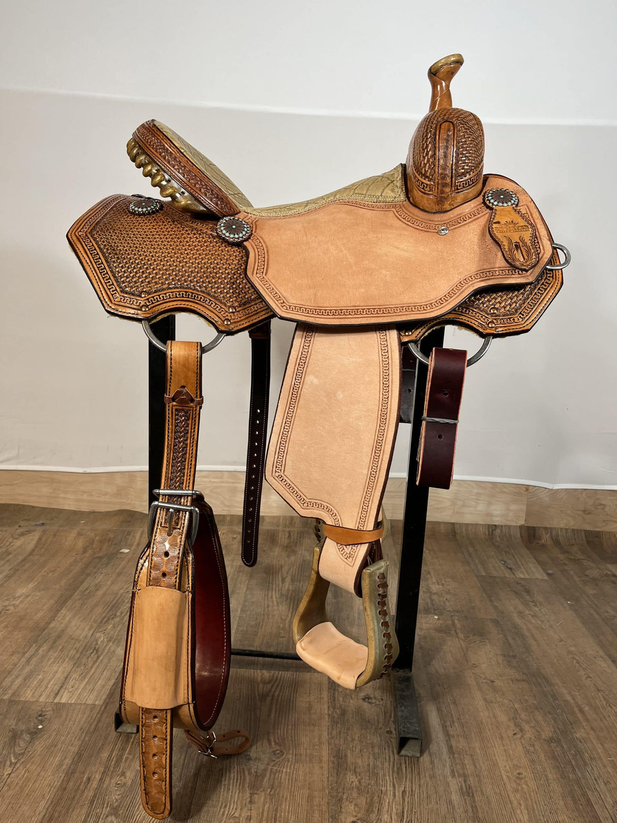 Saddle All Around 15.5"