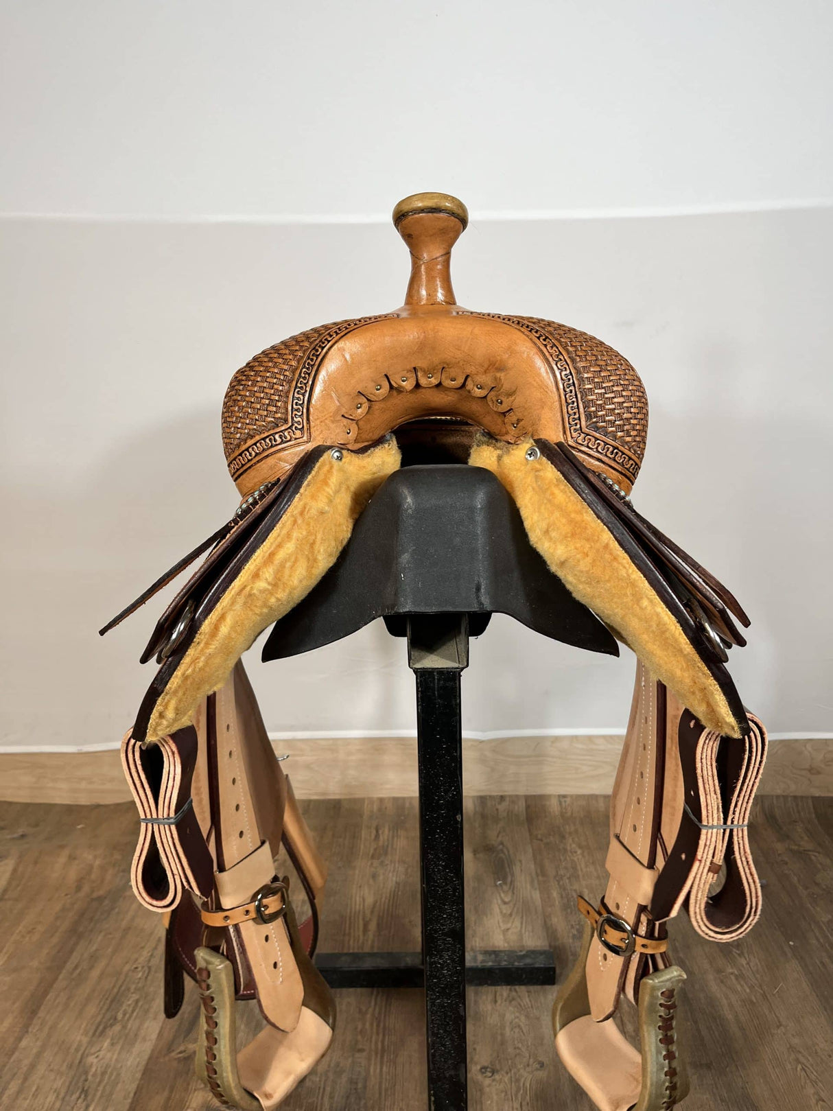 Saddle All Around 15.5"