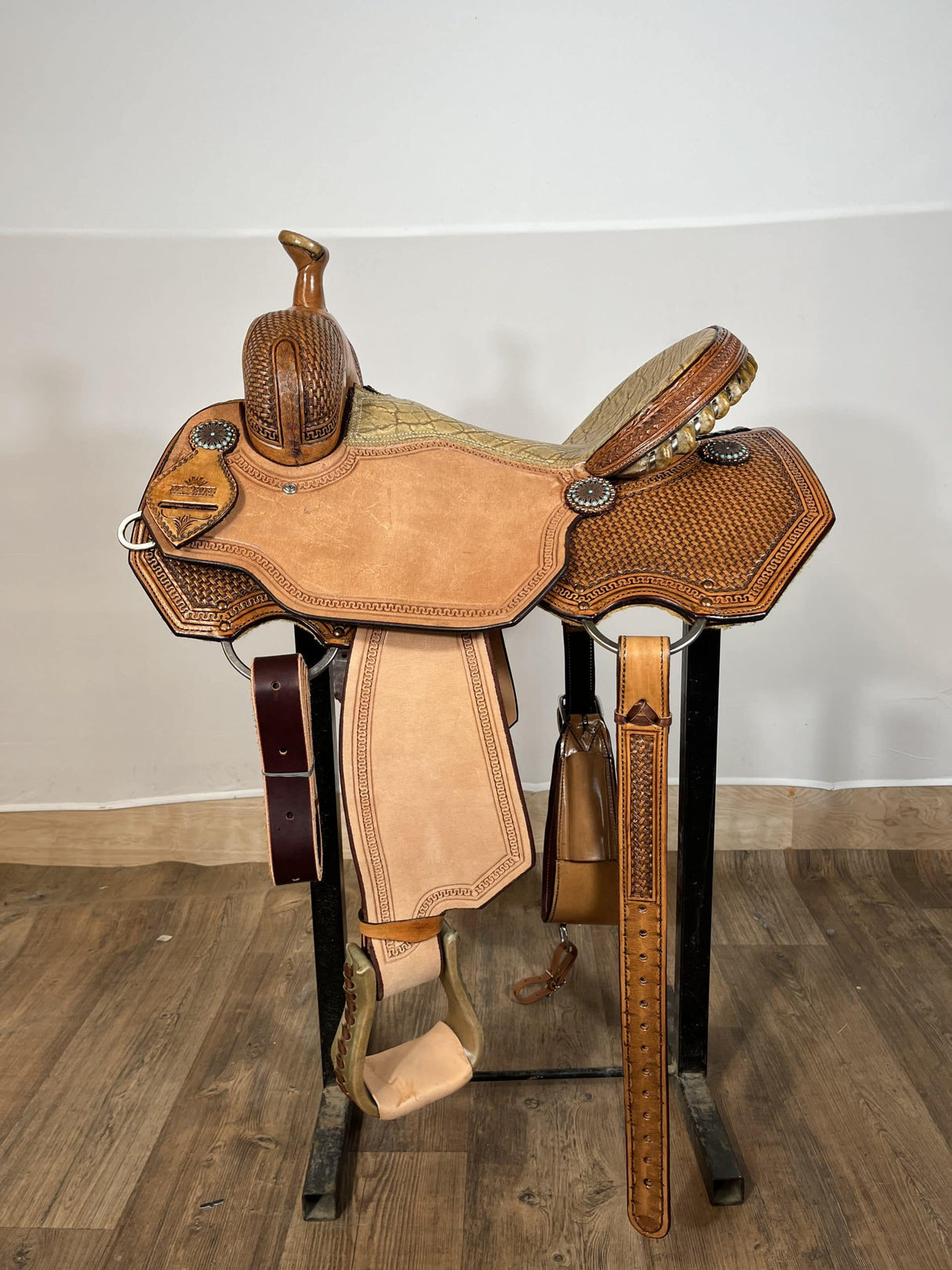 Saddle All Around 15.5"