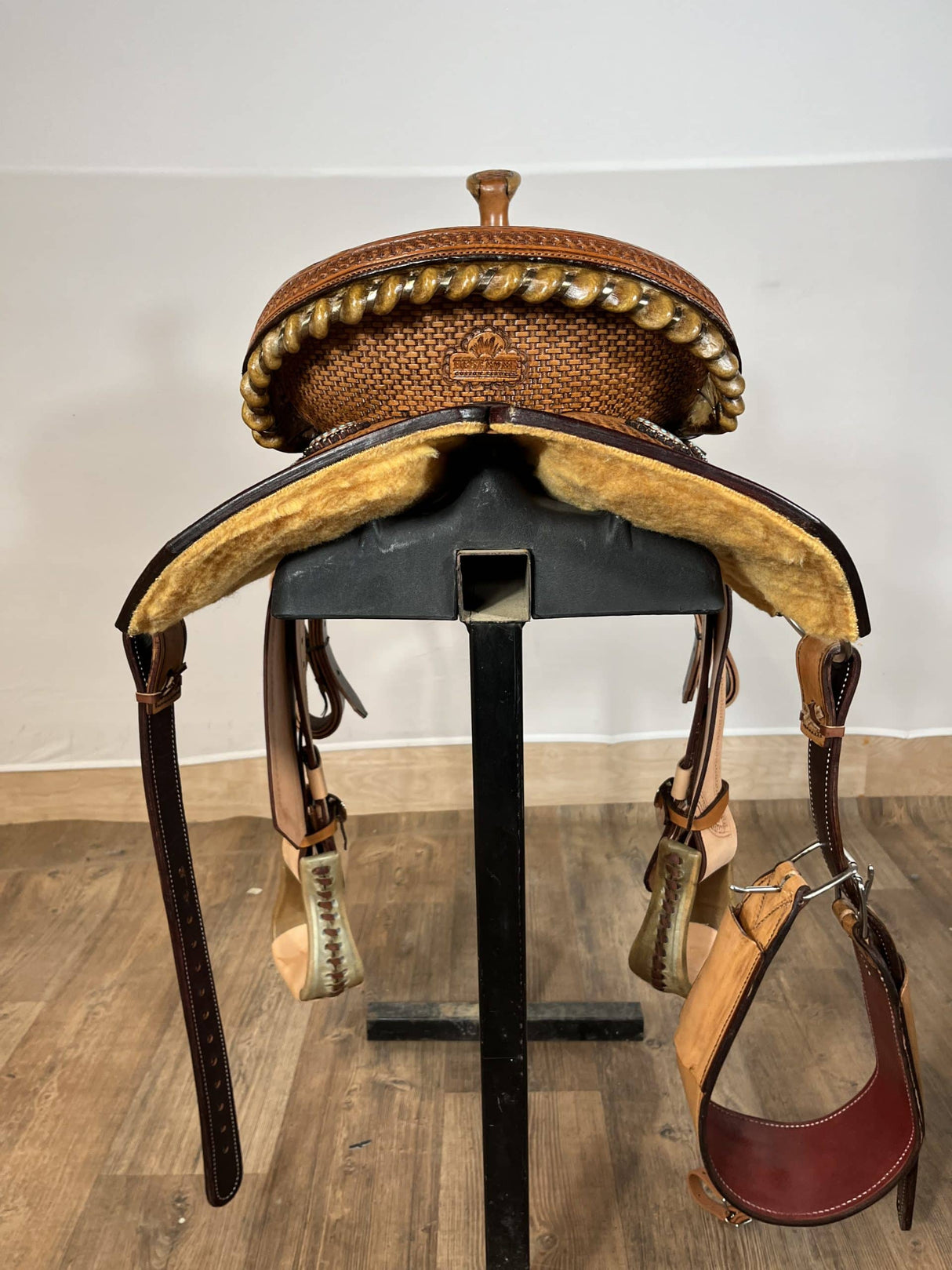 Saddle All Around 15.5"