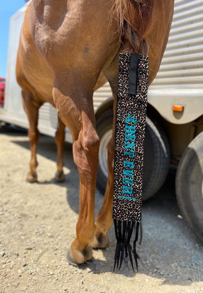 How to tie a tail bag into your horses tail - Bugeyes How to tie a tail bag into your horses tail - Bugeyes